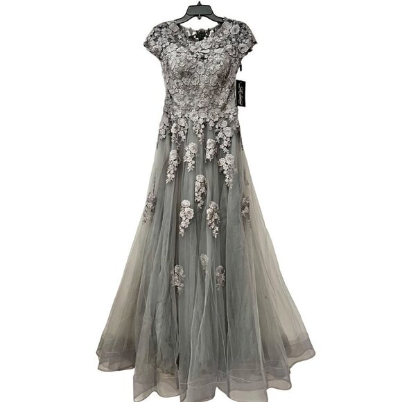 New LA FEMME EVENING Size 4 lace bodice tulle gown 26907 Silver **Small Hole** - Picture 3 of 16